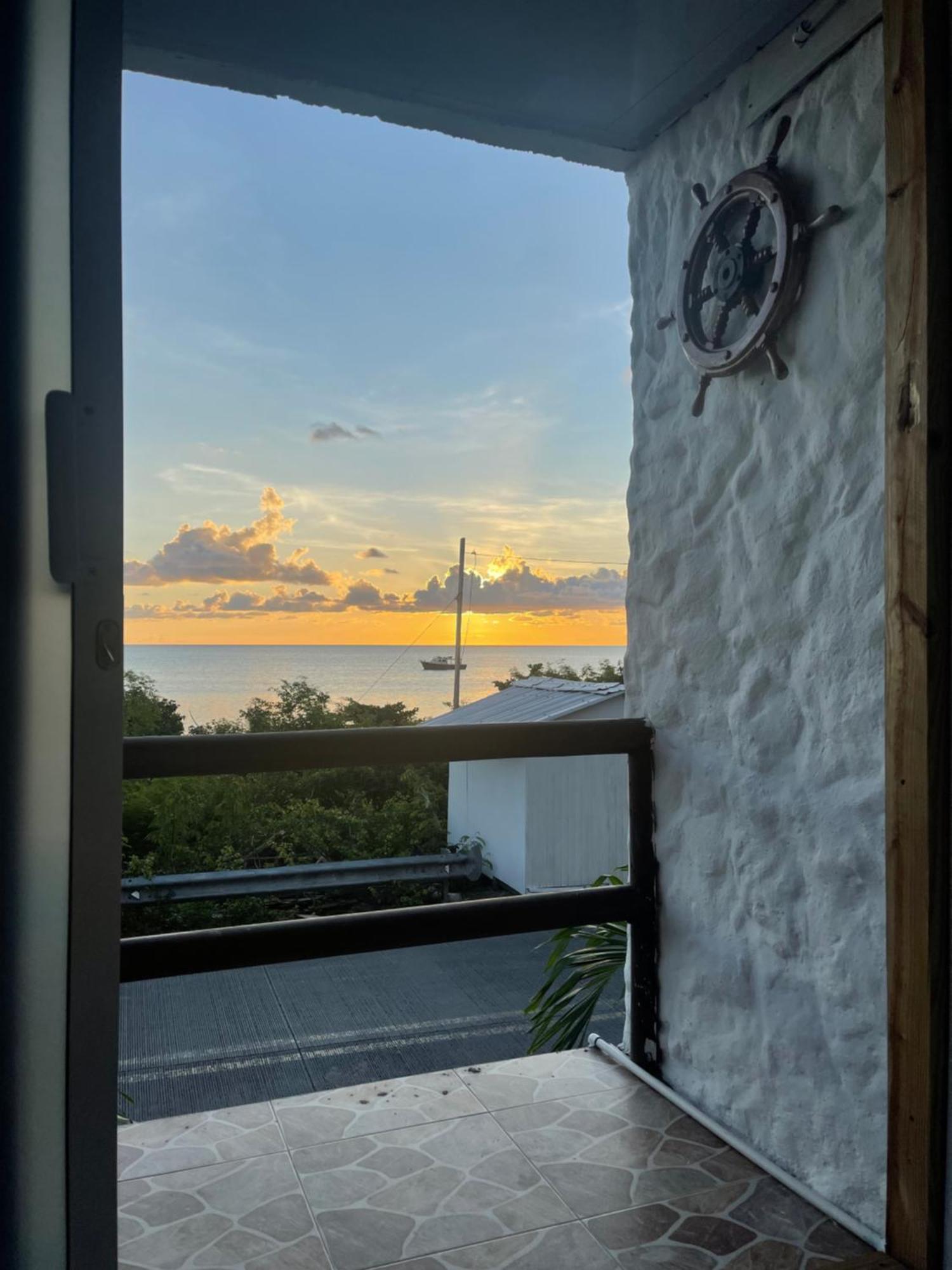 Sunrise View Posada Morris Hill Экстерьер фото